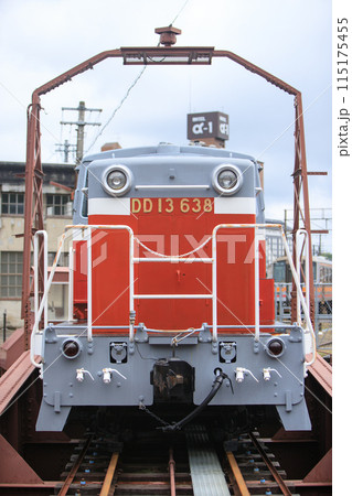 転車台に乗るDD13形ディーゼル機関車（津山まなびの鉄道館） 115175455
