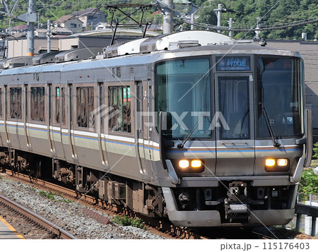 新快速223系V8編成 島本の写真素材 [115176403] - PIXTA