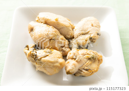 美味しい燻製のカキ 美味しい燻製のカキ 115177323