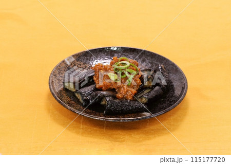 茄子の肉味噌乗せ　ナスを使った料理 115177720