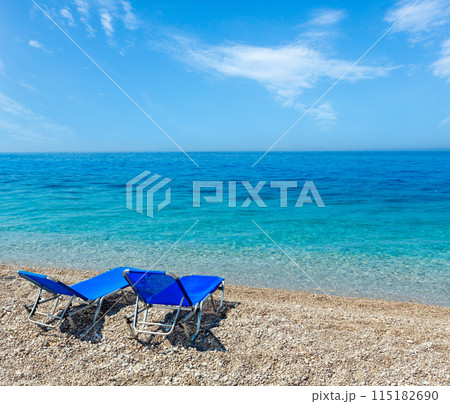 Summer morning beach. 115182690