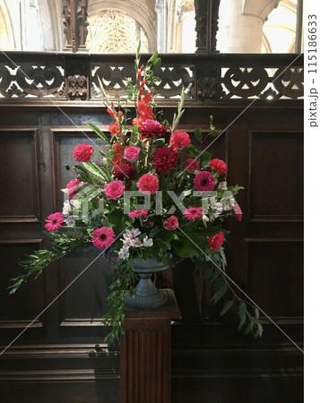 オックスフォード大学 校舎内に飾られる花 オックスフォード大学 校舎内に飾られる花 115186633