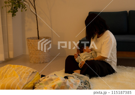 育児ストレスイメージ　 115187385