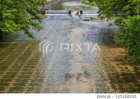 枚方市を流れる清流天野川 淀川合流地点 大阪府枚方市 枚方市を流れる清流天野川 淀川合流地点 大阪府枚方市 115188283