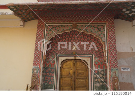 インド ジャイプール シティパレスのクジャクの扉 115190014