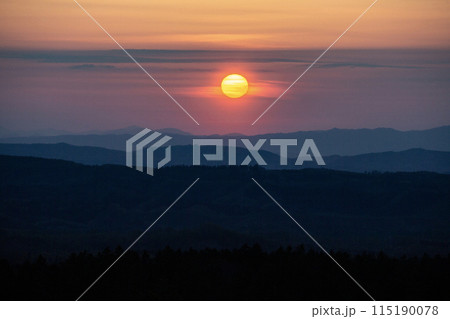 美幌峠展望台の夕陽 115190078