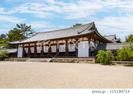 快晴の奈良、世界遺産・国宝の法隆寺の大講堂 115190714