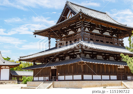 快晴の奈良、世界遺産・国宝の法隆寺の金堂 115190722