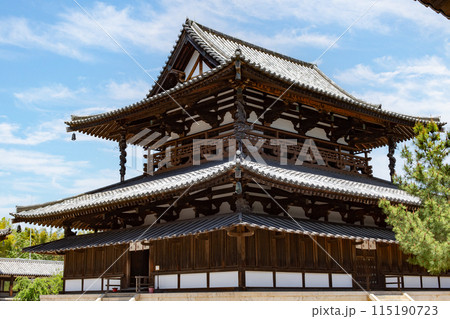 快晴の奈良、世界遺産・国宝の法隆寺の金堂 115190723