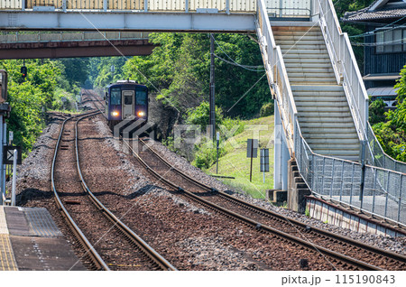 関西線月ケ瀬口駅到着の亀山行き列車 京都府南山城村 関西線月ケ瀬口駅到着の亀山行き列車 京都府南山城村 115190843