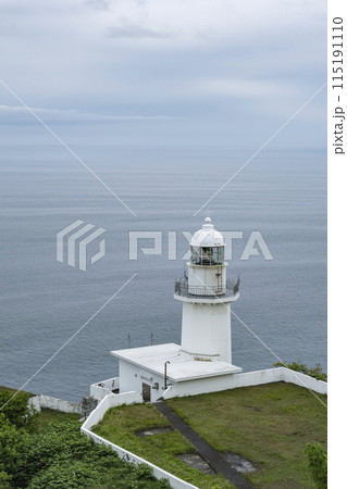地球岬展望台から見る地球岬灯台と太平洋 地球岬展望台から見る地球岬灯台と太平洋 115191110