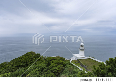 地球岬展望台から見る地球岬灯台と太平洋 115191111