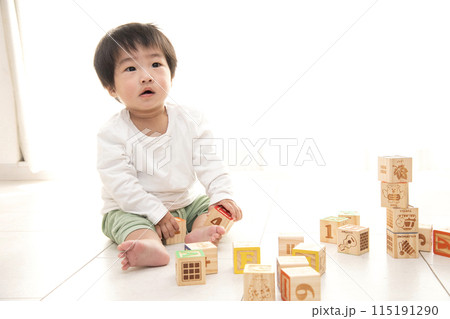 乳幼児 遊び 積み木 乳幼児 遊び 積み木 115191290