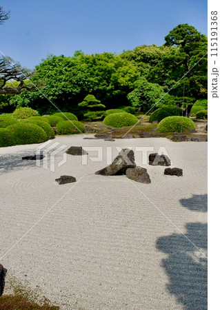 小紋　大島紬　枯山水　岩　日本庭園　流水　お洒落　着物　072a d 小紋 大島紬 枯山水 岩 日本庭園 流水 お洒落 着物 072a d
