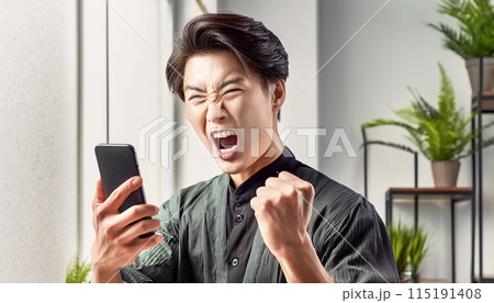 電話越しに絶叫する若い男 電話越しに絶叫する若い男 115191408