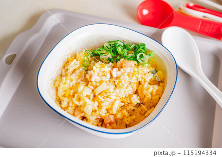 レンチン後完成したチャーハン 115194334
