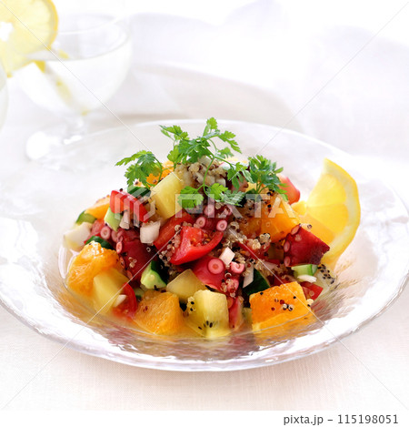 たことフルーツとキヌアの爽やか夏のセビーチェ　マリネサラダ 115198051