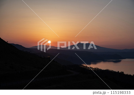 美幌峠の日の出 115198333