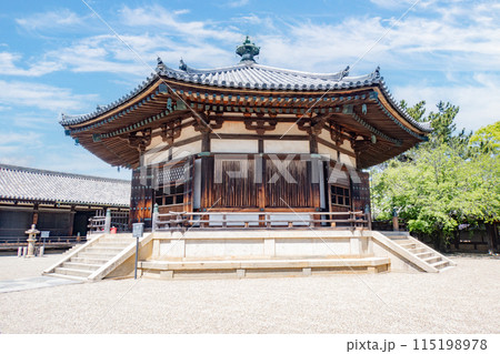 快晴の奈良、世界遺産・国宝の法隆寺の東院伽藍にある夢殿 115198978