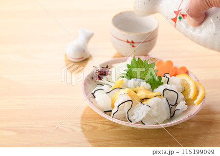 鯨のオバキ（ 尾羽毛 ）和歌山県太地町産 くじらの尾の皮の部分で羽の様な形をしているのがこの名の由来 115199099