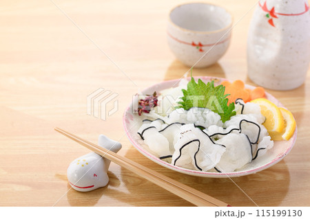 鯨のオバキ（ 尾羽毛 ）和歌山県太地町産 くじらの尾の皮の部分で羽の様な形をしているのがこの名の由来 115199130