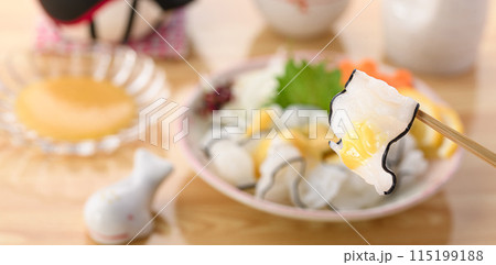 鯨のオバキ（ 尾羽毛 ）和歌山県太地町産 くじらの尾の皮の部分で羽の様な形をしているのがこの名の由来 115199188