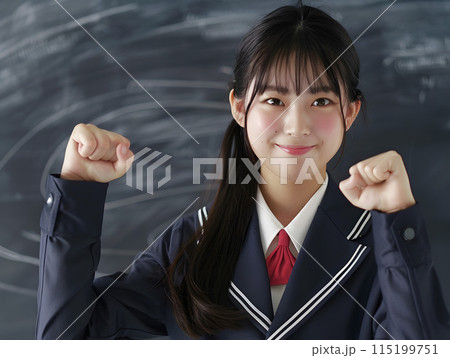 学びの喜びを表現したアジア人女子学生 115199751
