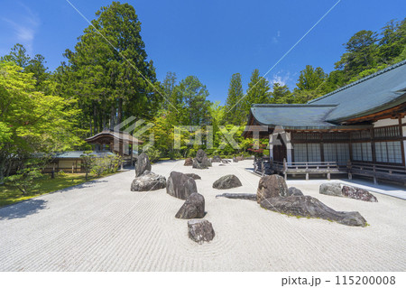 高野山金剛峯寺　奥殿の前に広がる蟠龍庭 115200008