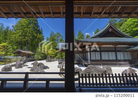 高野山金剛峯寺　奥殿の前に広がる蟠龍庭 115200011