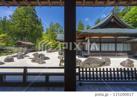 高野山金剛峯寺　奥殿の前に広がる蟠龍庭 115200017