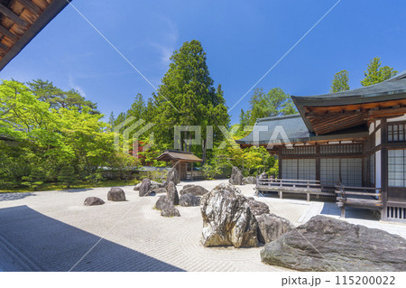 高野山金剛峯寺　奥殿の前に広がる蟠龍庭 115200022