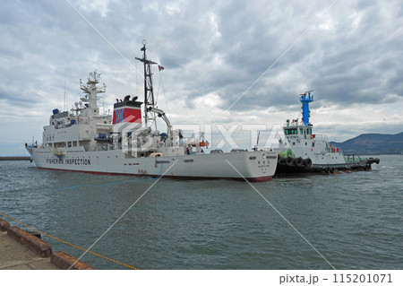 小樽　漁業取締船白竜丸とタグボートたていわ丸 115201071