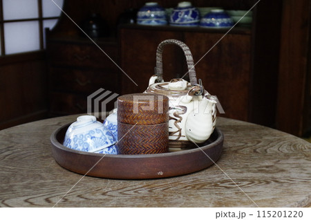 古い日本家屋の風景 378008 115201220