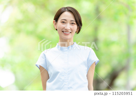 ミドル女性　ビューティー　ポートレート 115203951