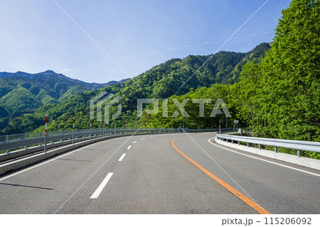 【初夏の平湯温泉】R158平湯トンネル東出口・笠見橋周辺の新緑風景 115206092