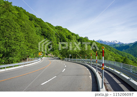 【初夏の平湯温泉】R158平湯トンネル東出口・笠見橋周辺の新緑風景 115206097