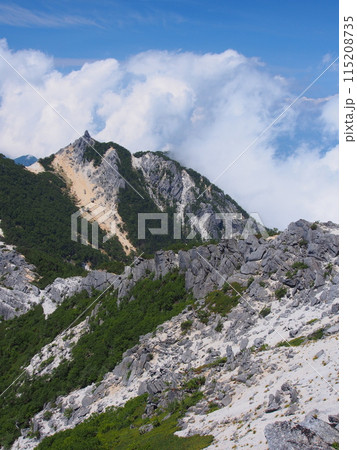 南アルプス・鳳凰三山観音岳から望む夏の地蔵岳 南アルプス・鳳凰三山観音岳から望む夏の地蔵岳 115208735