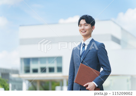 オフィスとビジネスマン オフィスとビジネスマン 115209002