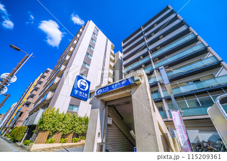 日本の横浜都市景観 横浜市営地下鉄ブルーライン 吉野町駅出入口1などを望む=6月4日 日本の横浜都市景観 横浜市営地下鉄ブルーライン 吉野町駅出入口1などを望む=6月4日 115209361