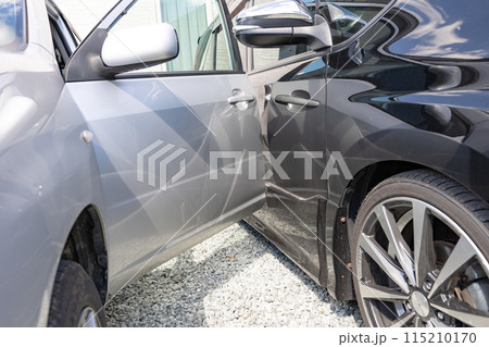 車のドアパンチ（斜めアングル）印無し 115210170