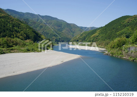 美しい仁淀川の風景 115210319
