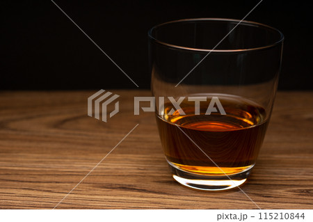 ウィスキーのストレート 115210844