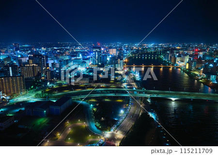 ばかうけ展望室から見る新潟市の夜景 ばかうけ展望室から見る新潟市の夜景 115211709