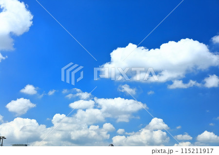 爽やかな春の空と雲のイメージ 115211917