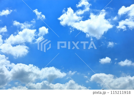 爽やかな春の空と雲のイメージ 爽やかな春の空と雲のイメージ 115211918