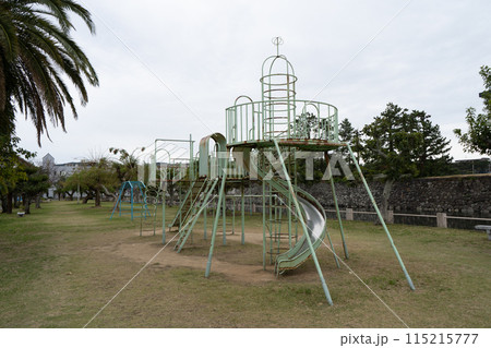 長崎県五島市の福江城の外濠公園の風景 115215777