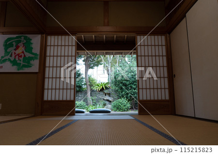 長崎県五島市の武家屋敷通りふるさと館の風景 115215823