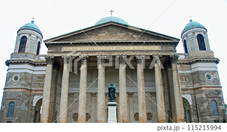 ハンガリー エステルゴム大聖堂 ファサード ハンガリー エステルゴム大聖堂 ファサード 115215994