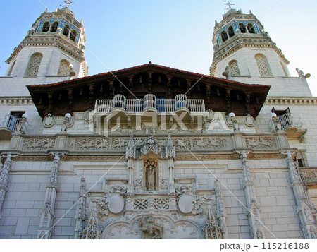 アメリカ合衆国　カリフォルニア州、 サンシメオン　ハースト・キャッスル　フロント・ゲイト　ツインタワ 115216188