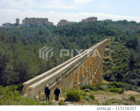 スペイン タラゴナの考古遺跡群 古代ローマ時代の水道橋 スペイン タラゴナの考古遺跡群 古代ローマ時代の水道橋 115216357